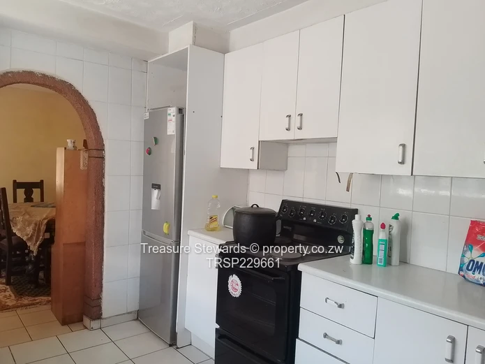 Zimre Park House To Let