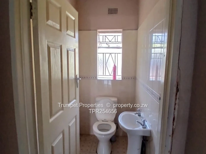 Braeside 5-Bed Home - Tiled Living, Borehole, Paved Yard