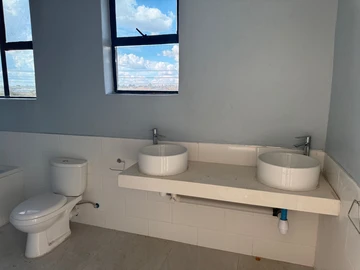 3 Bedroom Flat & Apartment