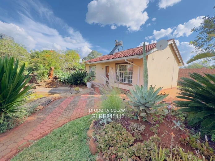 2BR Borrowdale Home — Walled Garden, Paved Drive & Water Tank