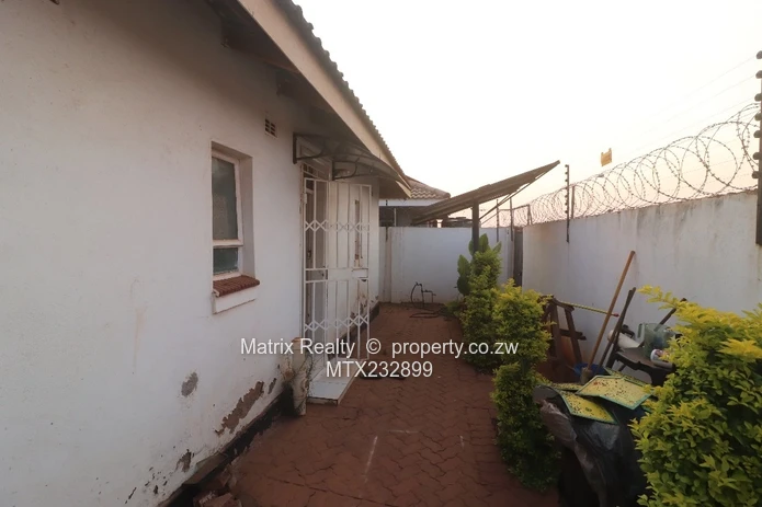 4 Bedroom House for Sale in Warren Park D