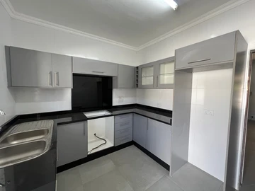 2 Bedroom Flat & Apartment