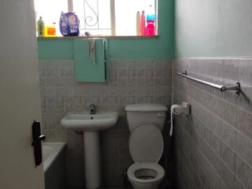 2 Bedroom Flat & Apartment