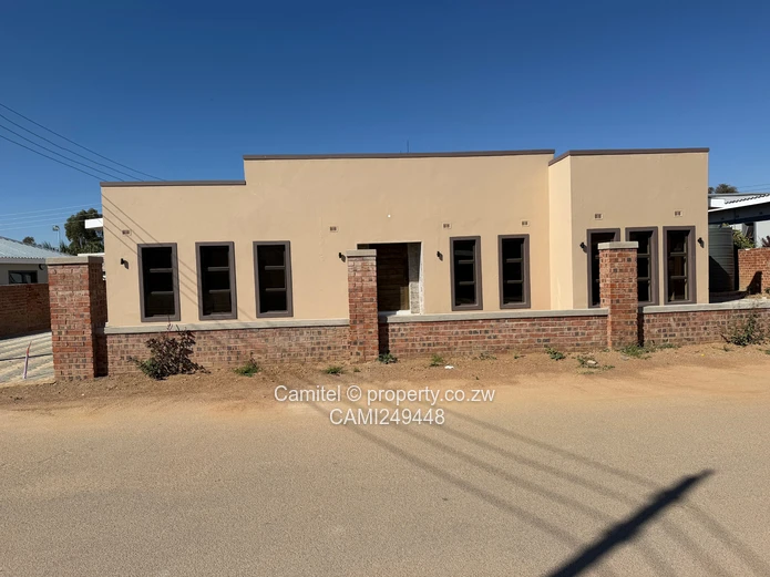 Arlington 4-Bed Townhouse Complex - Solar & 24hr Security