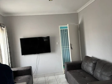 2 Bedroom Flat & Apartment