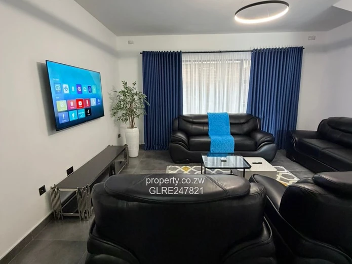 Modern Furnished 2-Bed Flat with Leather Living Area - Borehole