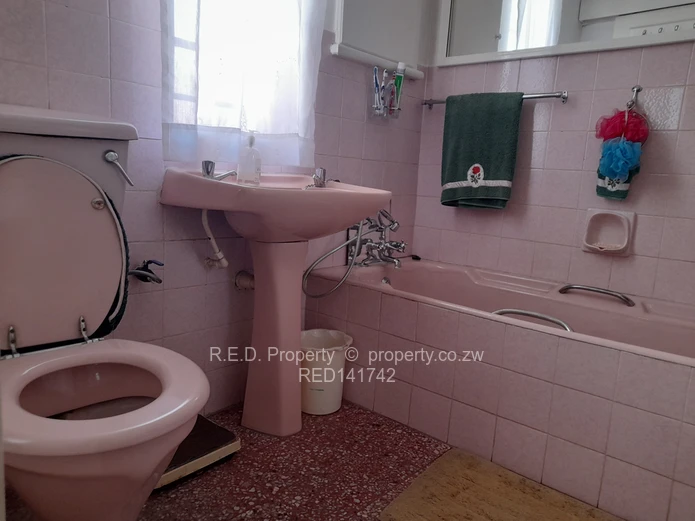  Family home with the possibility to commercial rights