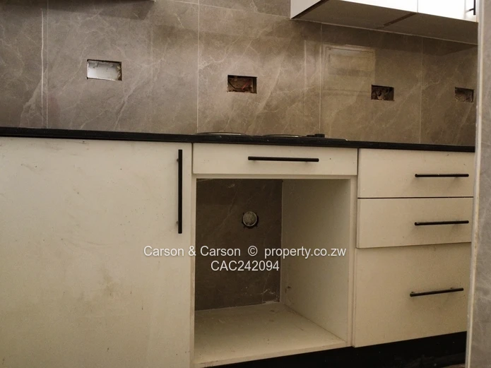 2-Bed Flat in Eastlea: Quiet Courtyard & Borehole (Sole Mandate)