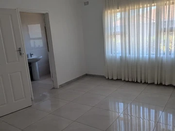 4 Bedroom Flat & Apartment