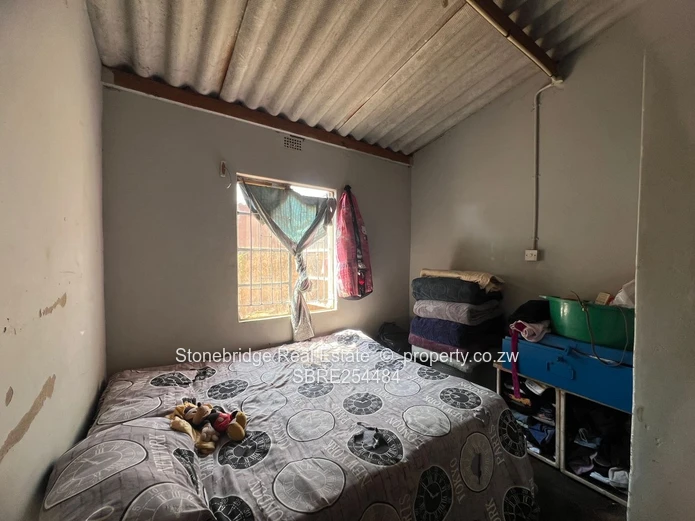 5 Bedroomed House in Emganwini For Sale