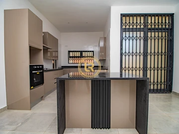 3 Bedroom Flat & Apartment