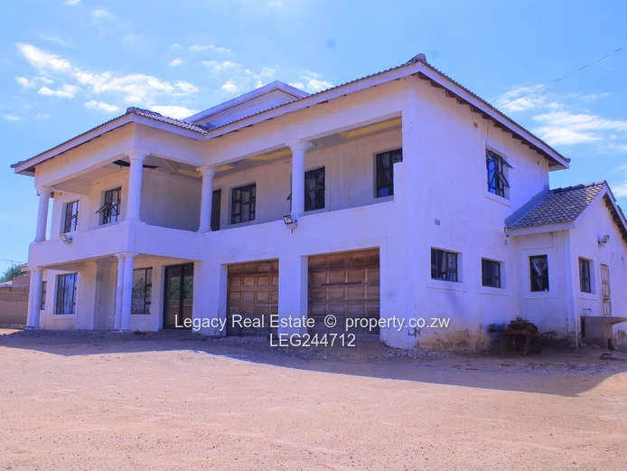 Beitbridge Bargain – Large Stand With Solid Structure