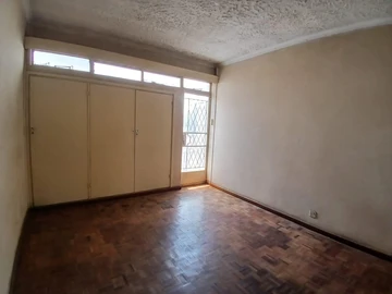 2 Bedroom Flat & Apartment