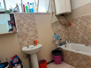 2 Bedroom Flat & Apartment