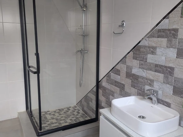 4 Bedroom Flat & Apartment