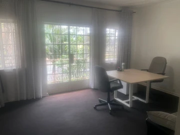 2 Bedroom Flat & Apartment