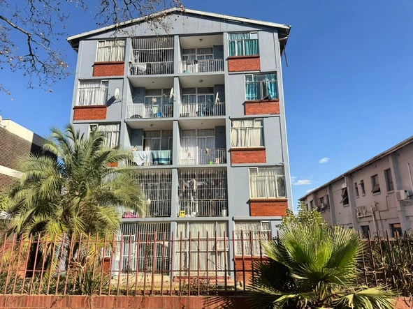 2 Bedroom Flat & Apartment