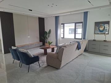 5 Bedroom Flat & Apartment