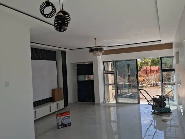 4 Bedroom Flat & Apartment