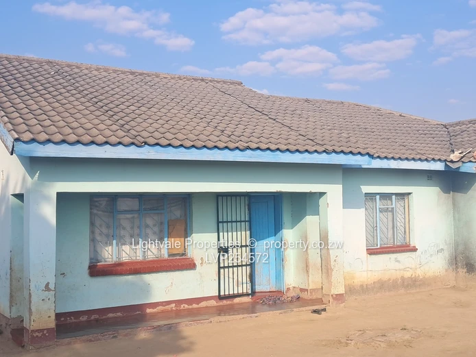 Agro-residential plot in Norton Knowe along Zvimba road (Sole Mandate)
