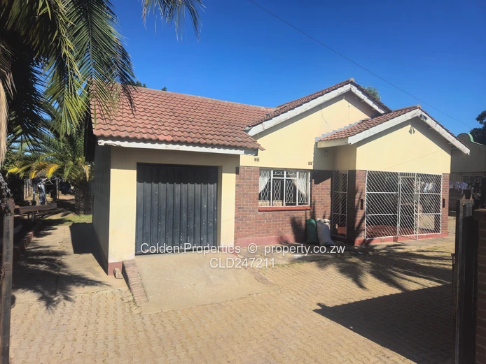 Spacious 3-Bed Home in Zimre Park - 936m² & Borehole (Sole Mandate)