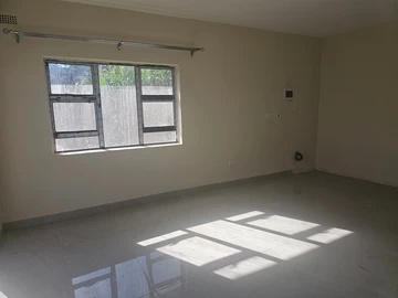 2 Bedroom Flat & Apartment