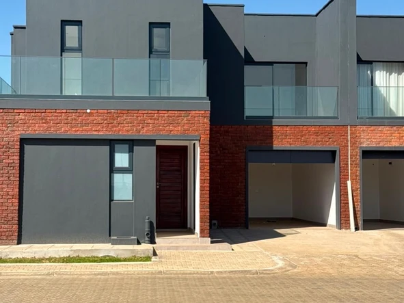 4 Bedroom Flat & Apartment