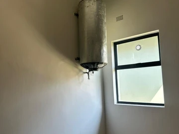 3 Bedroom Flat & Apartment