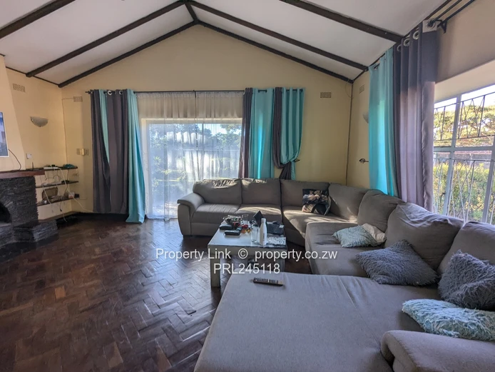 3 Bed 1.5 Bathroom House - Available 1 May