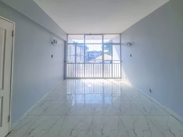 2 Bedroom Flat & Apartment