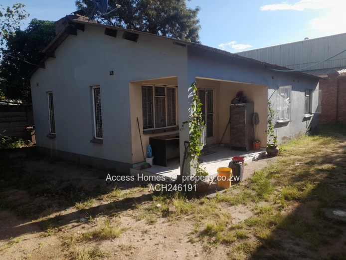 Lochinvar near Southerton Zuva Garage  (Sole Mandate)