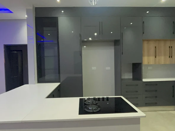 3 Bedroom Flat & Apartment