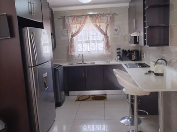 3 Bedroom Flat & Apartment