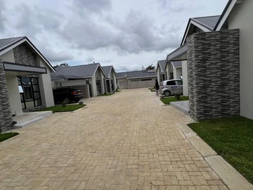 3 Bedroom Flat & Apartment