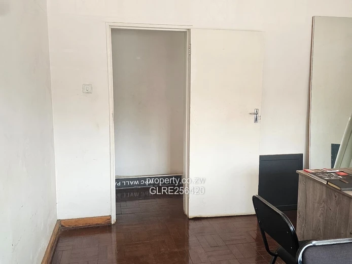 Rhodesville Office with Built-in Storage, Tiled WC — 200m²
