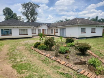 Expansive Solid Family House  in A Quiet Section of Old Market 