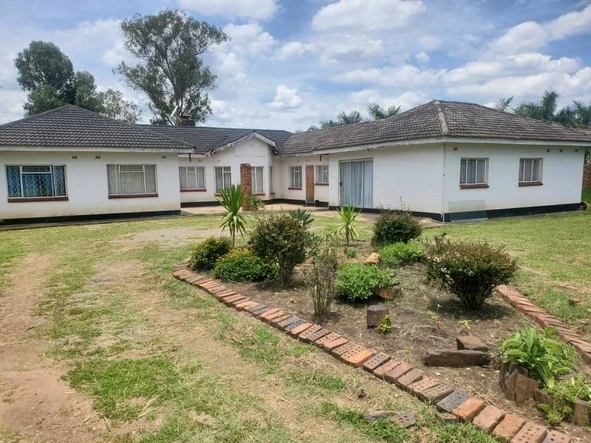 Expansive Solid Family House  in A Quiet Section of Old Market 