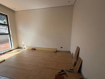 4 Bedroom Flat & Apartment