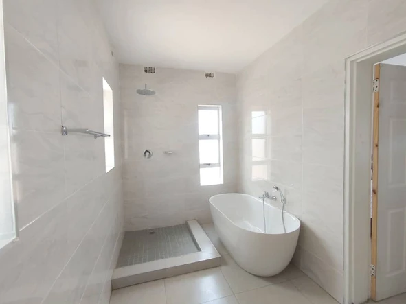 3 Bedroom Flat & Apartment