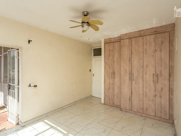 2 Bedroom Flat & Apartment