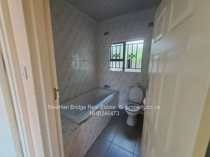 2-Bed Cottage in Walled Zimre Park — Garden, Fitted Kitchen (Sole Mandate)