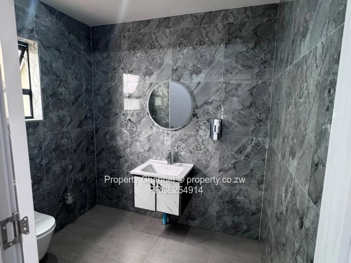 Modern 4-Bed Apartment in Marlborough