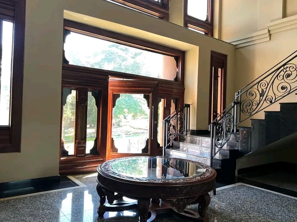 8 Bedroom House