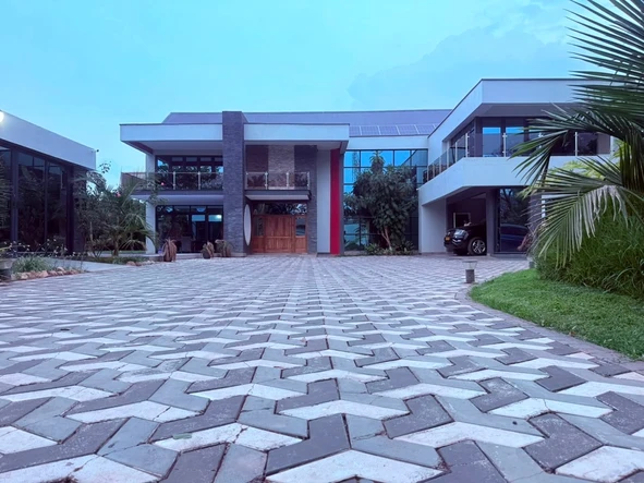 6 Bedroom House