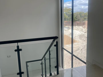 4 Bedroom Flat & Apartment