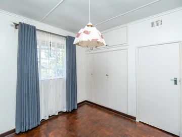 3 Bedroom Flat & Apartment