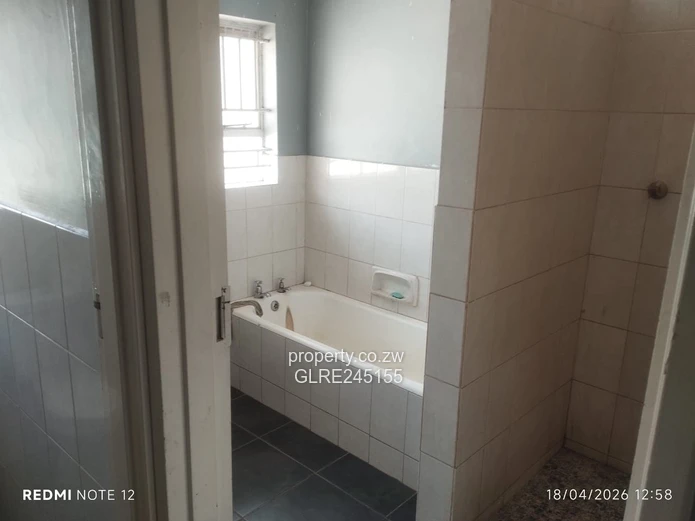 3-Bed Houghton Park Home — Walled Yard, Tank & Ensuite