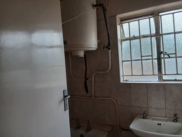 2 Bedroom Flat & Apartment