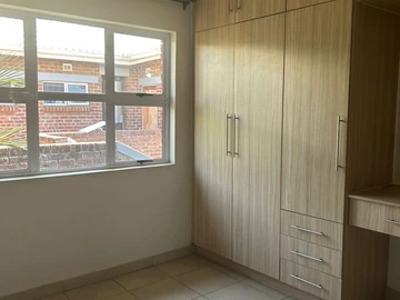 3 Bedroom Flat & Apartment
