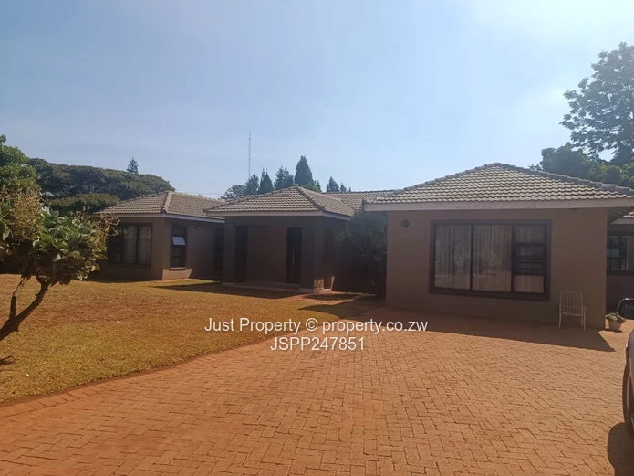 Modern 4-Bed home in Borrowdale 